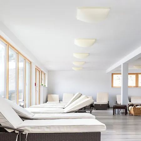 Schlosshotel Seewirt 4*